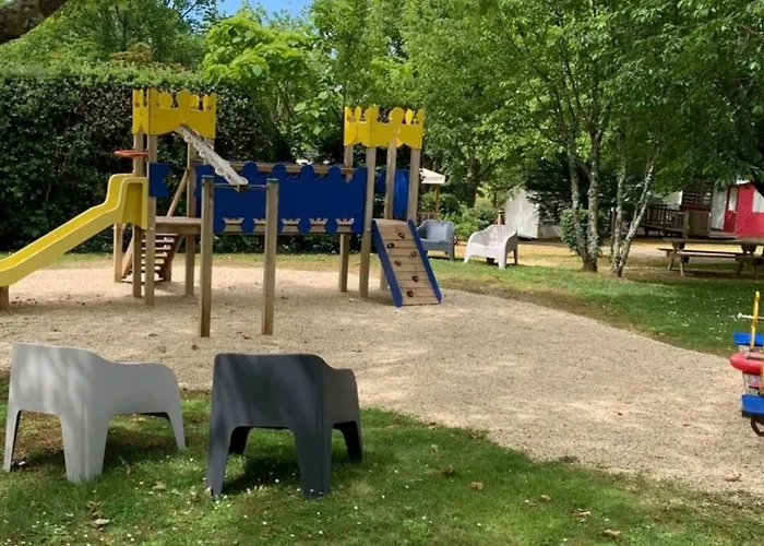 Mobil-home Confortable Avec Terrasse à - Api-1-52-330 * Limeuil